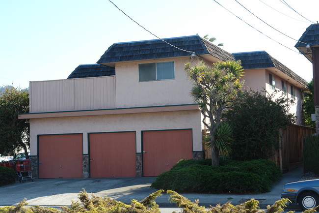 6000 Avila St in El Cerrito, CA - Building Photo - Building Photo