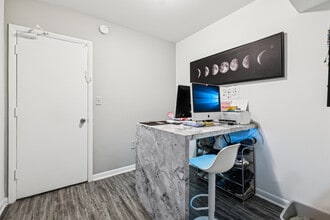 Luna At Hollywood in Hollywood, FL - Foto de edificio - Building Photo