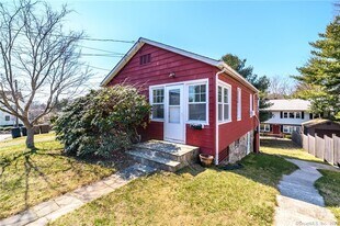 15 Duncanson St in Stamford, CT - Building Photo