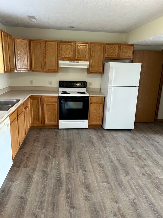 1402 Benbrandon Ct, Unit 1402 Benbrandon Ct in Ontario, OH - Foto de edificio