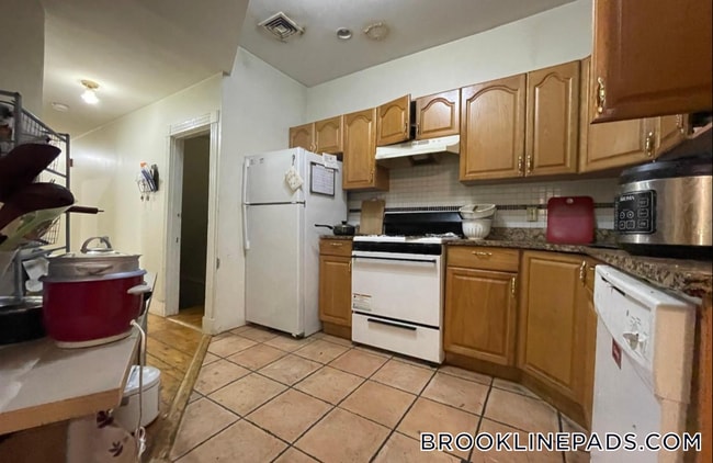 129 Brook St in Brookline, MA - Building Photo - Building Photo