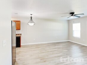 8397 Coral St in Spring Hill, FL - Foto de edificio - Building Photo