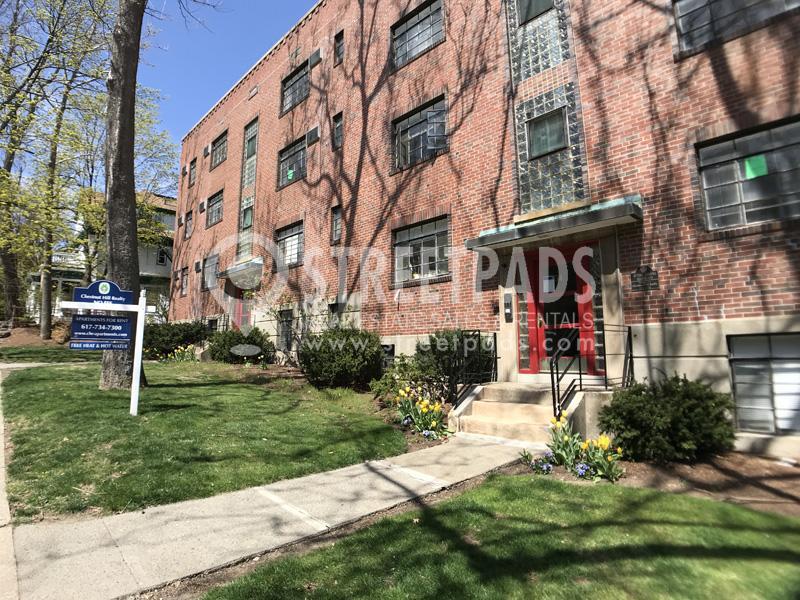 54 Alton Pl in Brookline, MA - Building Photo