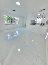 7031 Taylor St in Hollywood, FL - Foto de edificio - Building Photo