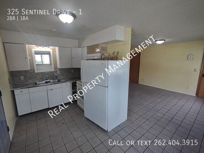 325 Sentinel Dr in Waukesha, WI - Building Photo - Building Photo
