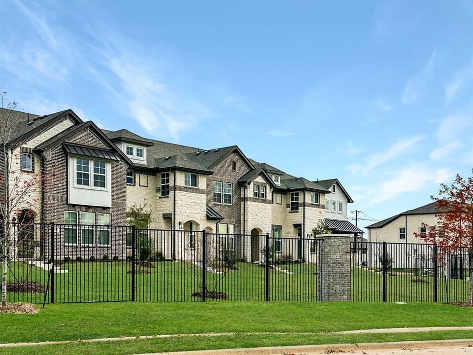 4112 Hartley Way in Grand Prairie, TX - Foto de edificio