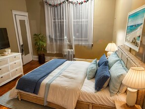 60 Egmont St, Unit 1 in Brookline, MA - Foto de edificio - Building Photo