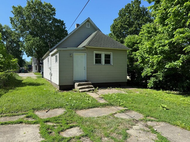 1242 E Willard Ave in Decatur, IL - Building Photo - Building Photo