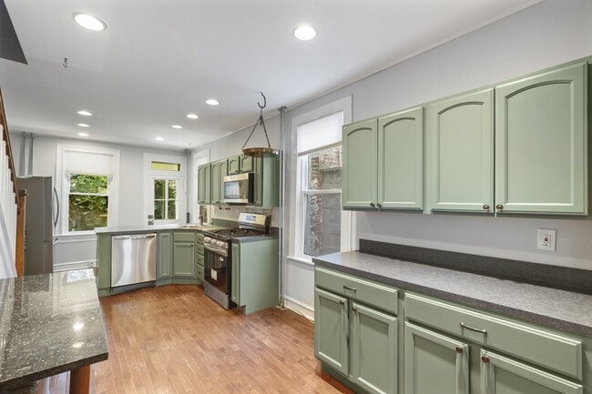 402 S Regester St in Baltimore, MD - Building Photo - Building Photo