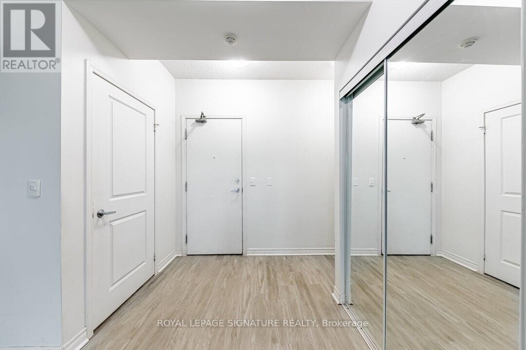 2885 Bayview Ave in Toronto, ON - Building Photo