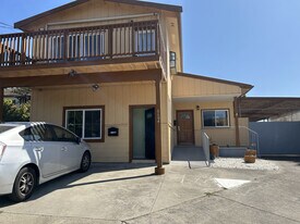6104 Bernhard Ave, Unit Upper Unit in Richmond, CA - Building Photo