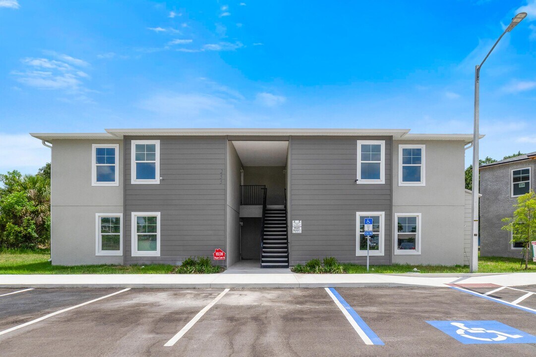 255 Taylor Ln in Kissimmee, FL - Building Photo