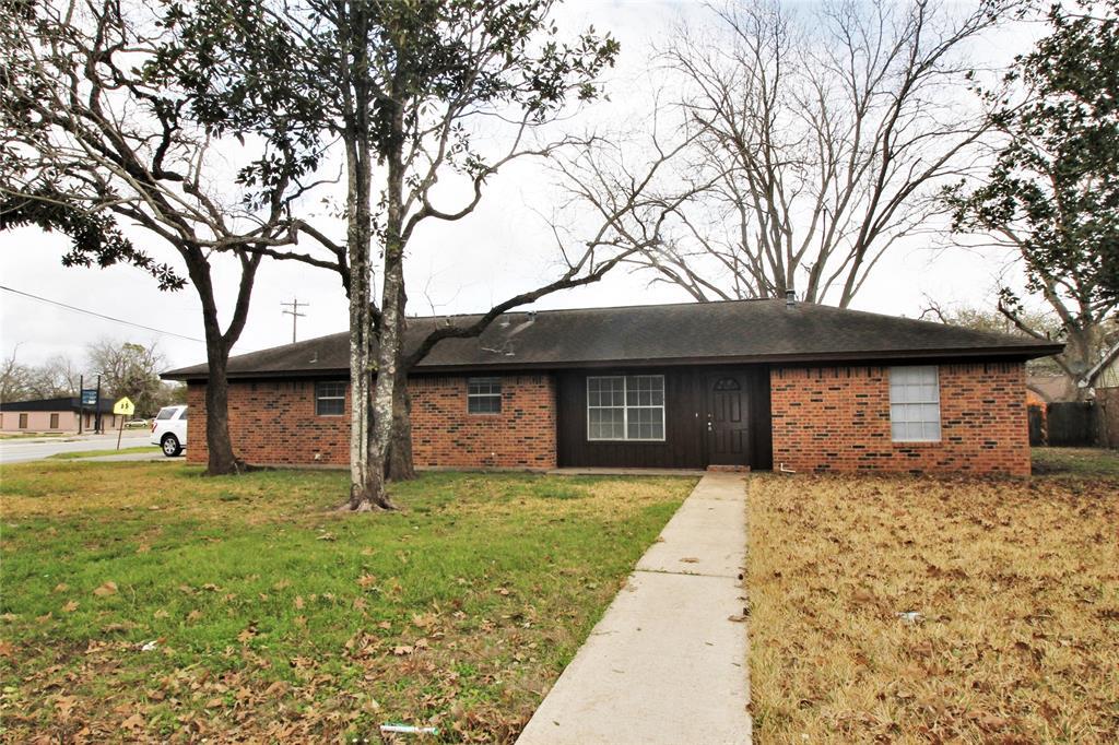 1103 Kelving Way in Wharton, TX - Building Photo