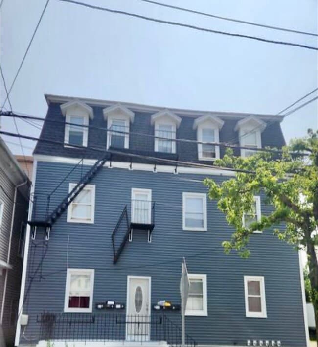 81 Putnam St