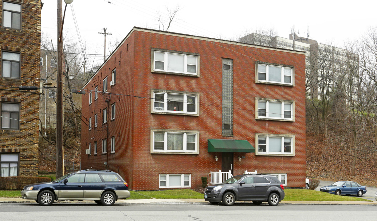 Parkway Manor in Pittsburgh, PA - Building Photo