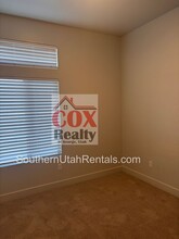 3144 E Sky Rim Wy in Saint George, UT - Building Photo - Building Photo