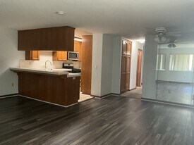 17200 Newhope St in Fountain Valley, CA - Building Photo