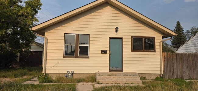 property at 2713 Maxwell Ave