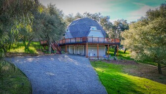 28205 Meadow Oak Ln in Escondido, CA - Building Photo