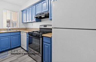 14740 Erwin St in Los Angeles, CA - Building Photo - Building Photo
