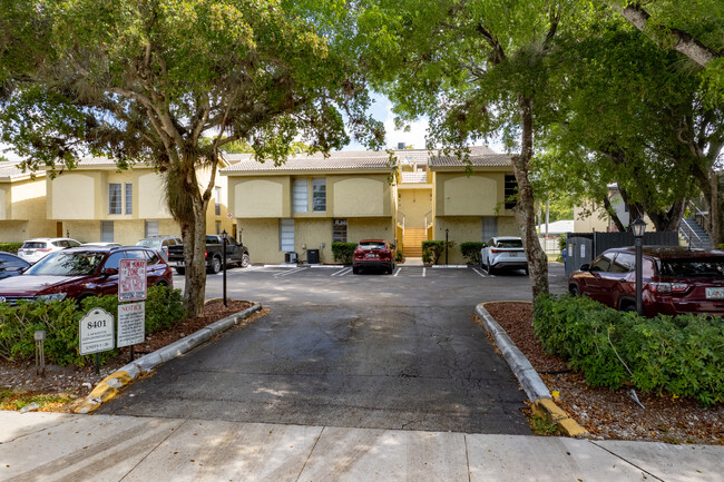 Lafayette Condominiums in Coral Springs, FL - Building Photo - Building Photo