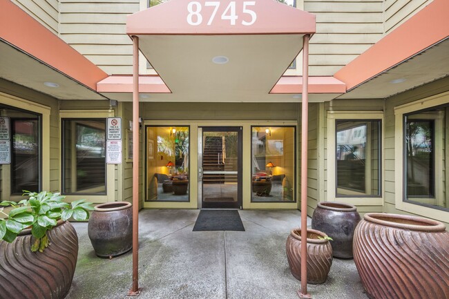 8745 Greenwood Ave N APT 207,, Unit 207 in Seattle, WA - Foto de edificio - Building Photo