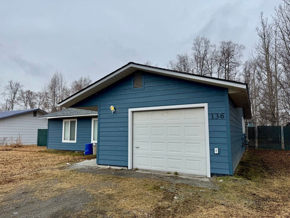 136 Trumpeter Ave in Soldotna, AK - Building Photo
