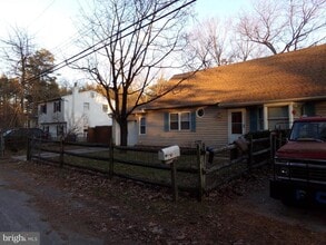 9 Lobelia Ave in Browns Mills, NJ - Building Photo - Building Photo