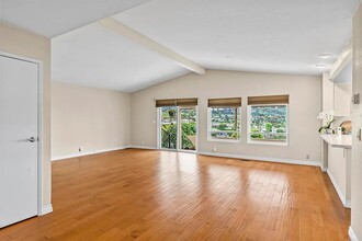 2010 W San Marcos Blvd in San Marcos, CA - Building Photo - Building Photo