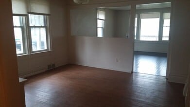 1355 Smith St in Green Bay, WI - Building Photo - Building Photo