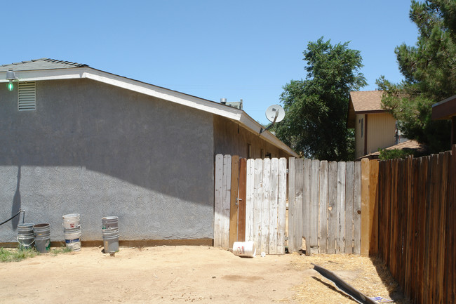 15444 Bear Valley Rd in Victorville, CA - Building Photo - Building Photo