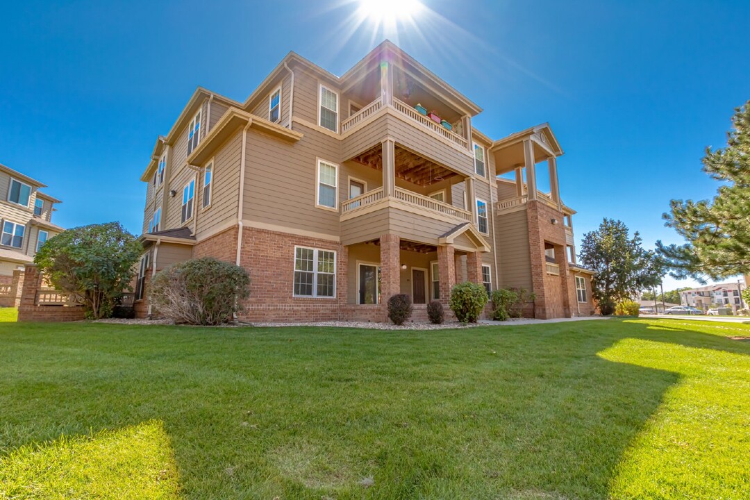 12760 Ironstone Way-Unit -103 in Parker, CO - Foto de edificio