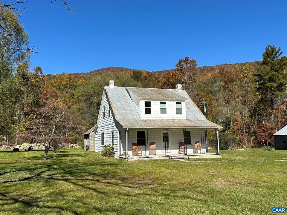 8817 Mission Home Rd in Free Union, VA - Building Photo