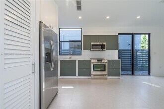 2911 SW 27th Terrace in Miami, FL - Building Photo - Building Photo
