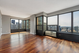 30 E Huron St in Chicago, IL - Building Photo - Building Photo