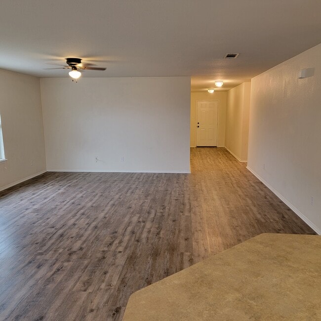 330 Broken Bow in Krum, TX - Building Photo - Building Photo