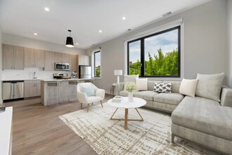 1978 N Milwaukee Ave in Chicago, IL - Building Photo - Building Photo