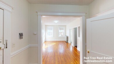 1334 Commonwealth Ave, Unit 18 in Boston, MA - Building Photo - Building Photo