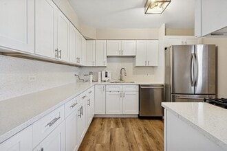 18508 W Woodland Terrace in Gurnee, IL - Building Photo - Building Photo