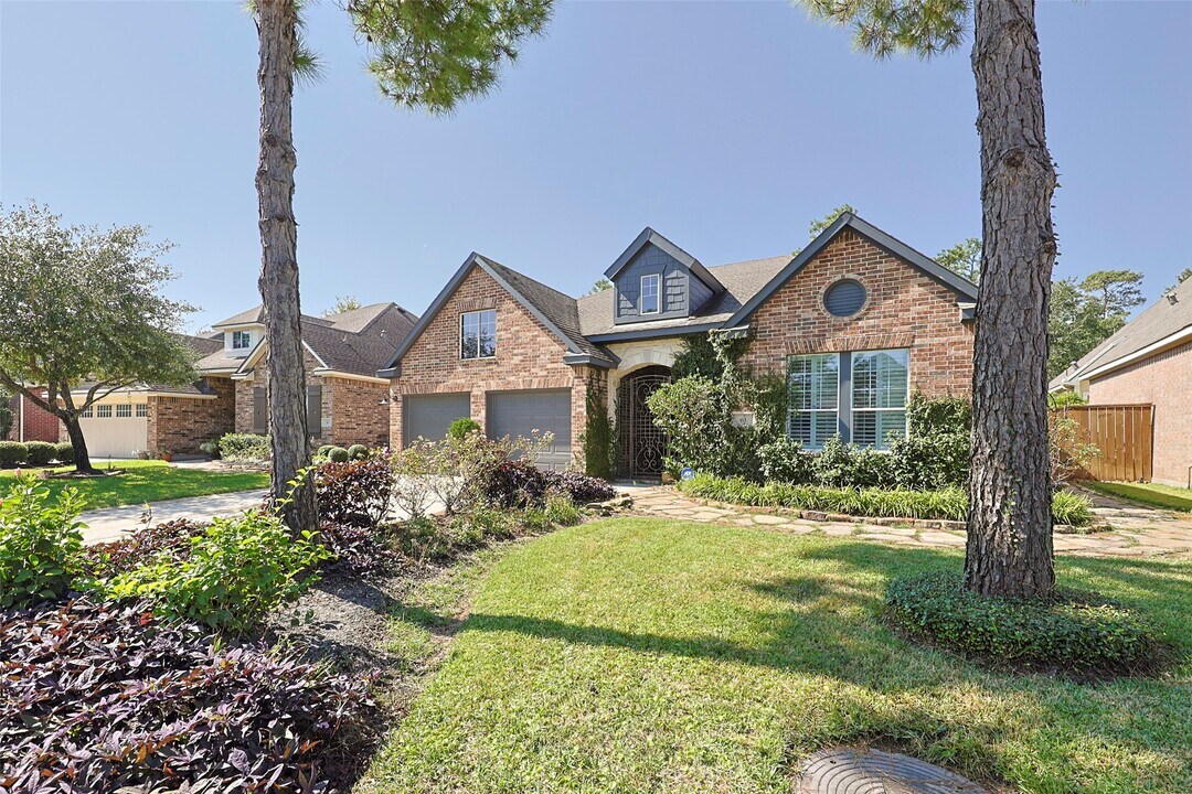 63 N Crescendo Path Pl in Shenandoah, TX - Building Photo
