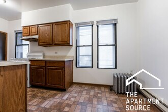 621 W Melrose St, Unit H1 in Chicago, IL - Foto de edificio - Building Photo