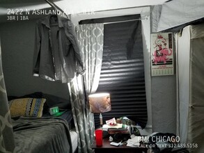 2422 N Ashland Ave in Chicago, IL - Foto de edificio - Building Photo
