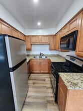 1077 Courtland Dr in Buffalo Grove, IL - Building Photo - Building Photo