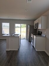 33 River Grass Dr in Lincoln, AL - Foto de edificio - Building Photo