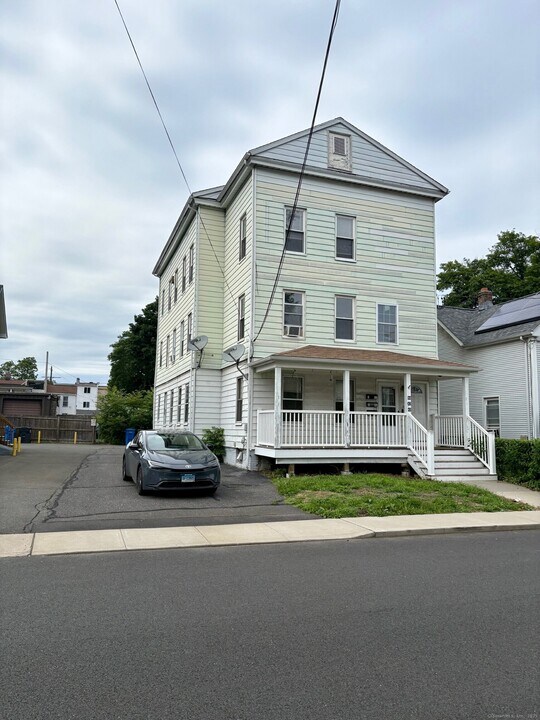 44 Orchard St in Bristol, CT - Building Photo