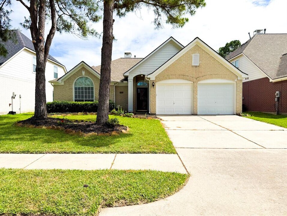 2931 Quail Hawk Dr in Houston, TX - Building Photo