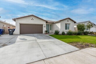 911 Hartlepool Ave in Bakersfield, CA - Building Photo - Building Photo