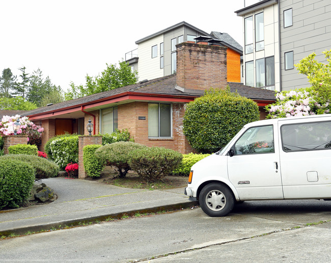 Jenola Court in Seattle, WA - Building Photo - Building Photo