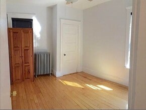 67 Greenleaf Ave, Unit 1 in Medford, MA - Foto de edificio - Building Photo