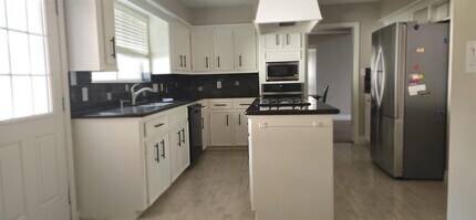 2283 Woodland Springs St in Houston, TX - Foto de edificio - Building Photo
